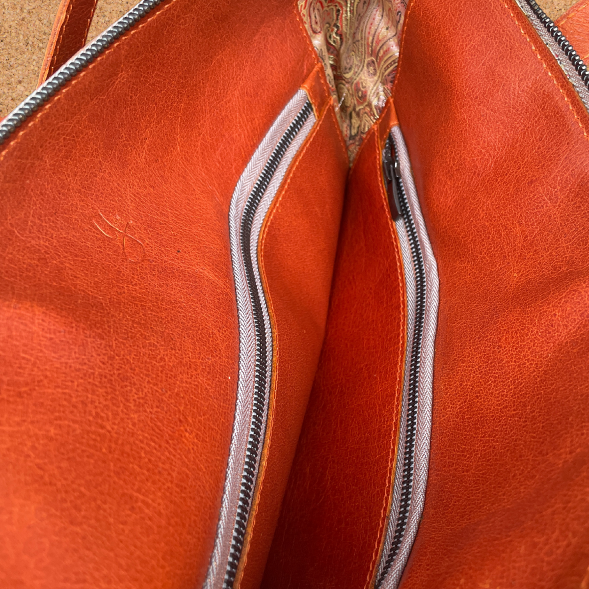 Kurken handtas met leren details, 33 x 43 cm