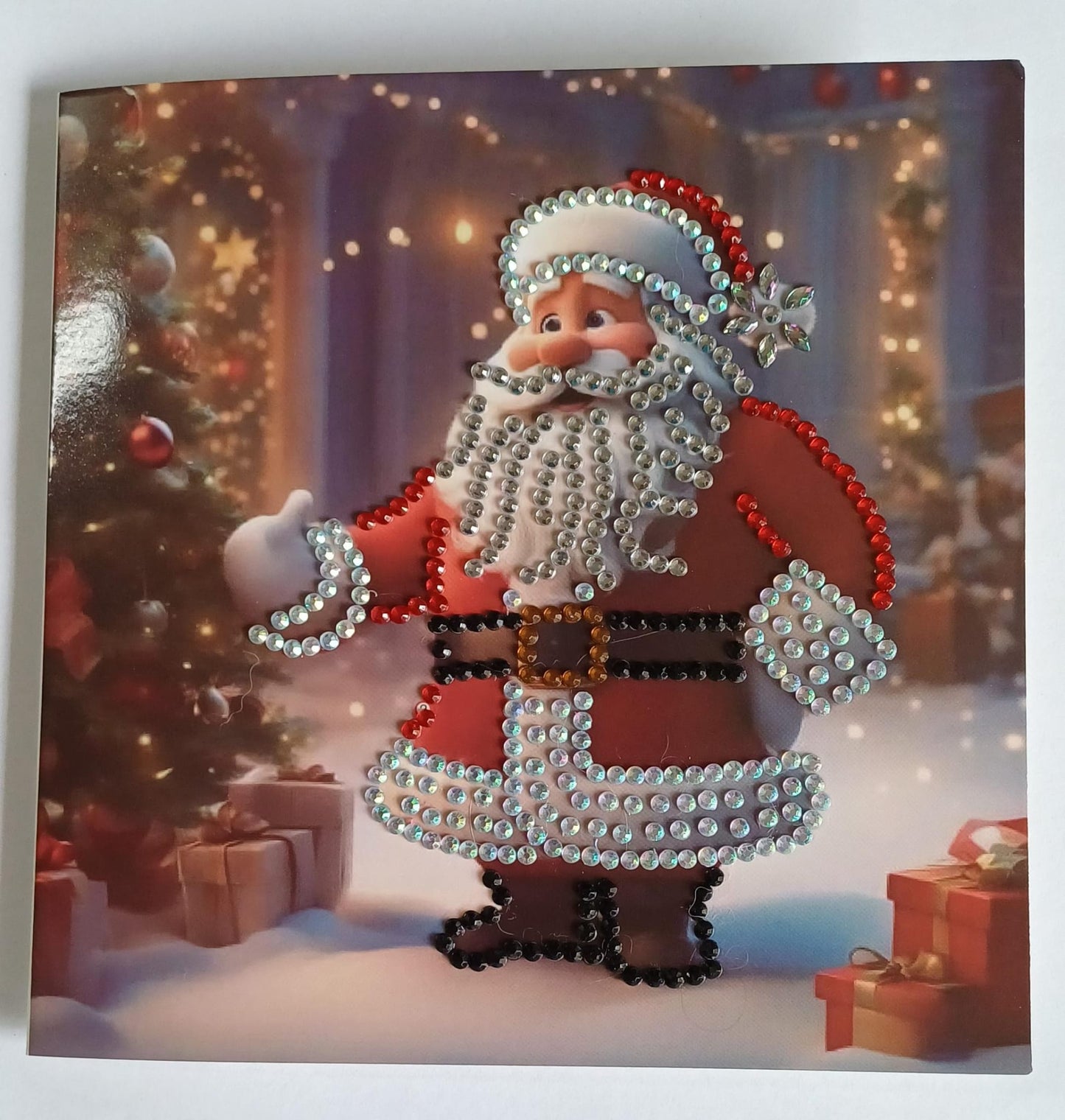 Kerstman bij de kerstboom, handgemaakte diamond painting kaart, dubbele kerstkaart met envelop, 15 x 15 cm