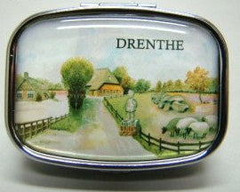 Drenthe pillendoosje met landelijk tafereel, 6 x 4,5 x 2 cm