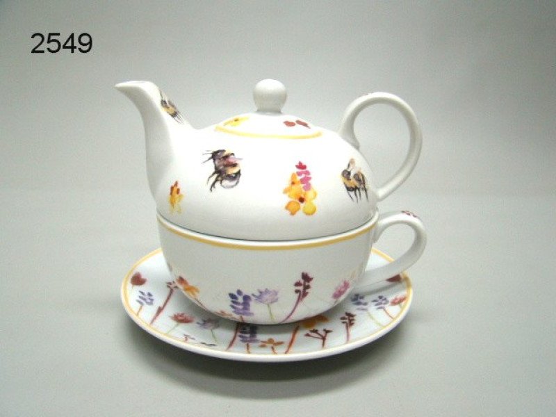 Busy bees, tea for one