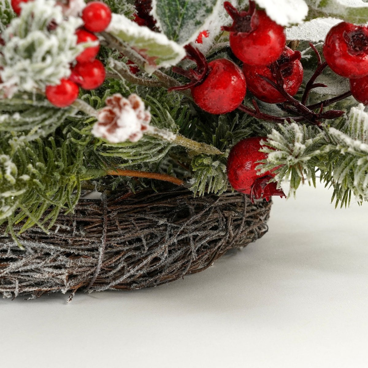 Kerstkrans met besneeuwde takken en rode bessen, Ø 50 cm