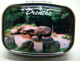 Drenthe pillendoosje met hunebed afbeelding, 6 x 4,5 x 2 cm