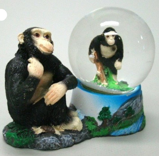 Chimpansee schudbol met sneeuw, 10 cm