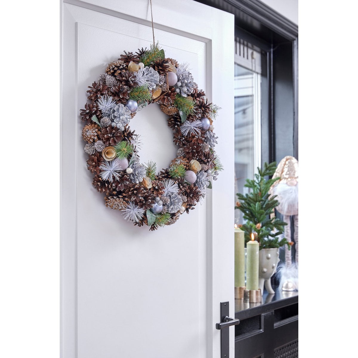 Kerstkrans met dennenappels en perzikkleurige decoratie, 50 cm