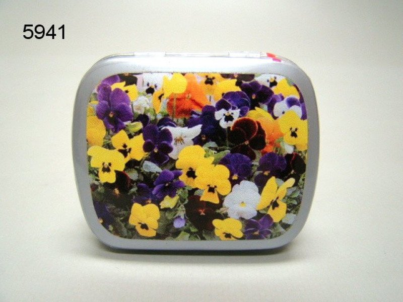 Violen, blikje met pepermunt