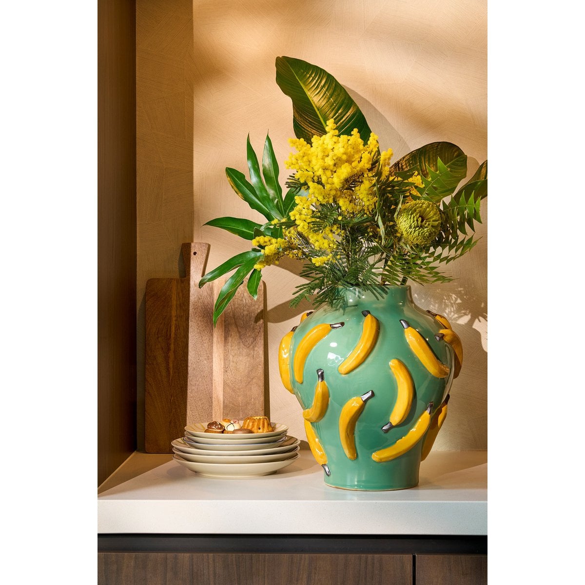 Mica Decorations Moza Vaas – Keramiek Groen met Bananenprint (H37,5 x Ø34 cm)