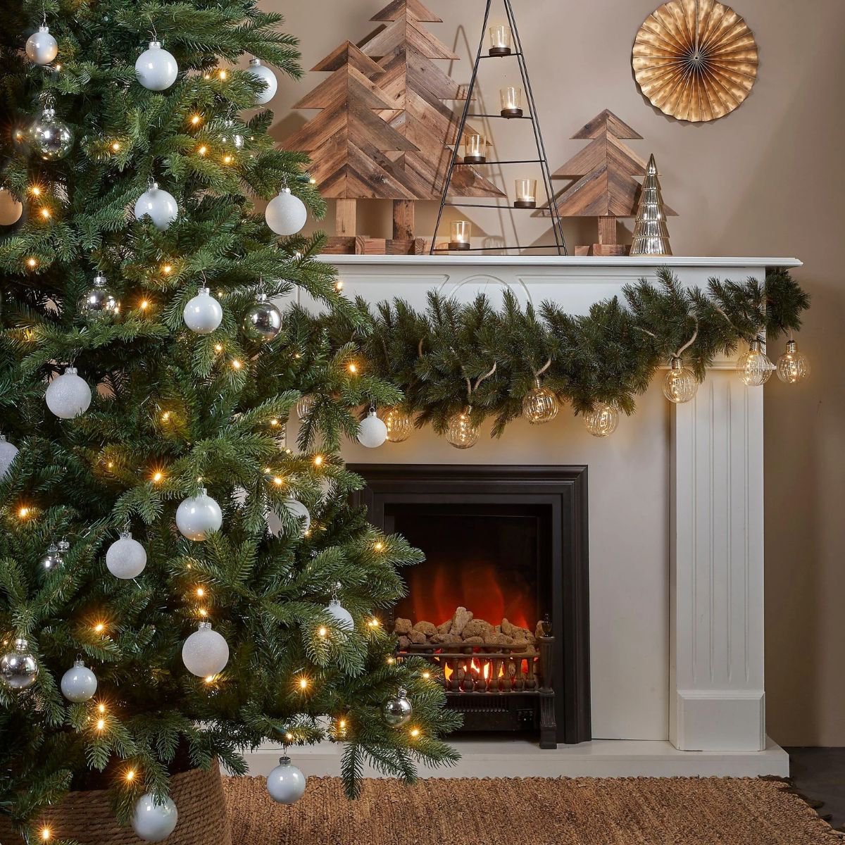Brampton kunstkerstboom met LED-verlichting, 215 cm