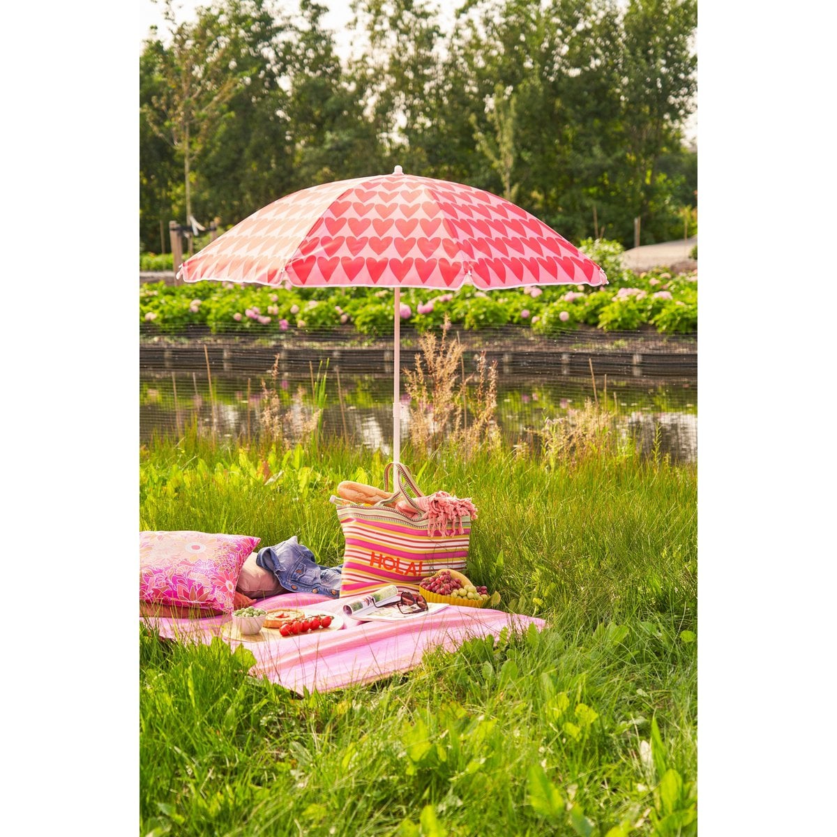 Roze strandparasol met hartjesprint Ø160 cm