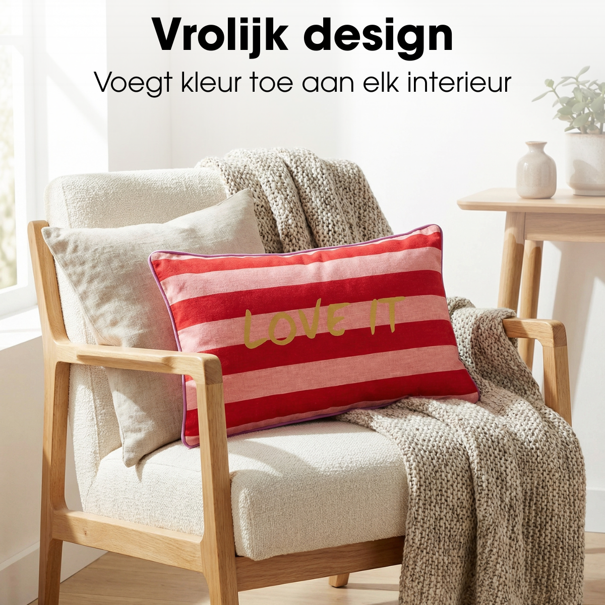 Sierkussen met tekst love it, 55 x 35 cm