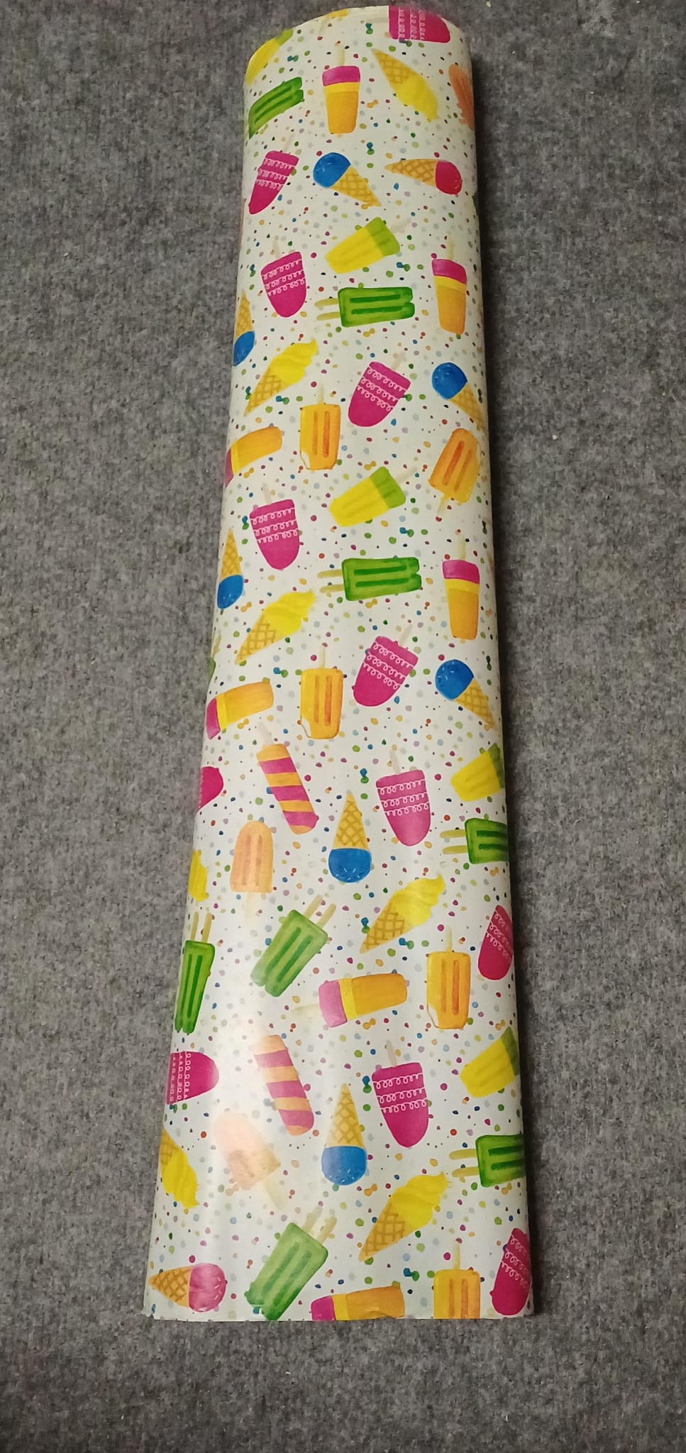 Cadeaupapier ijsjes, per rol