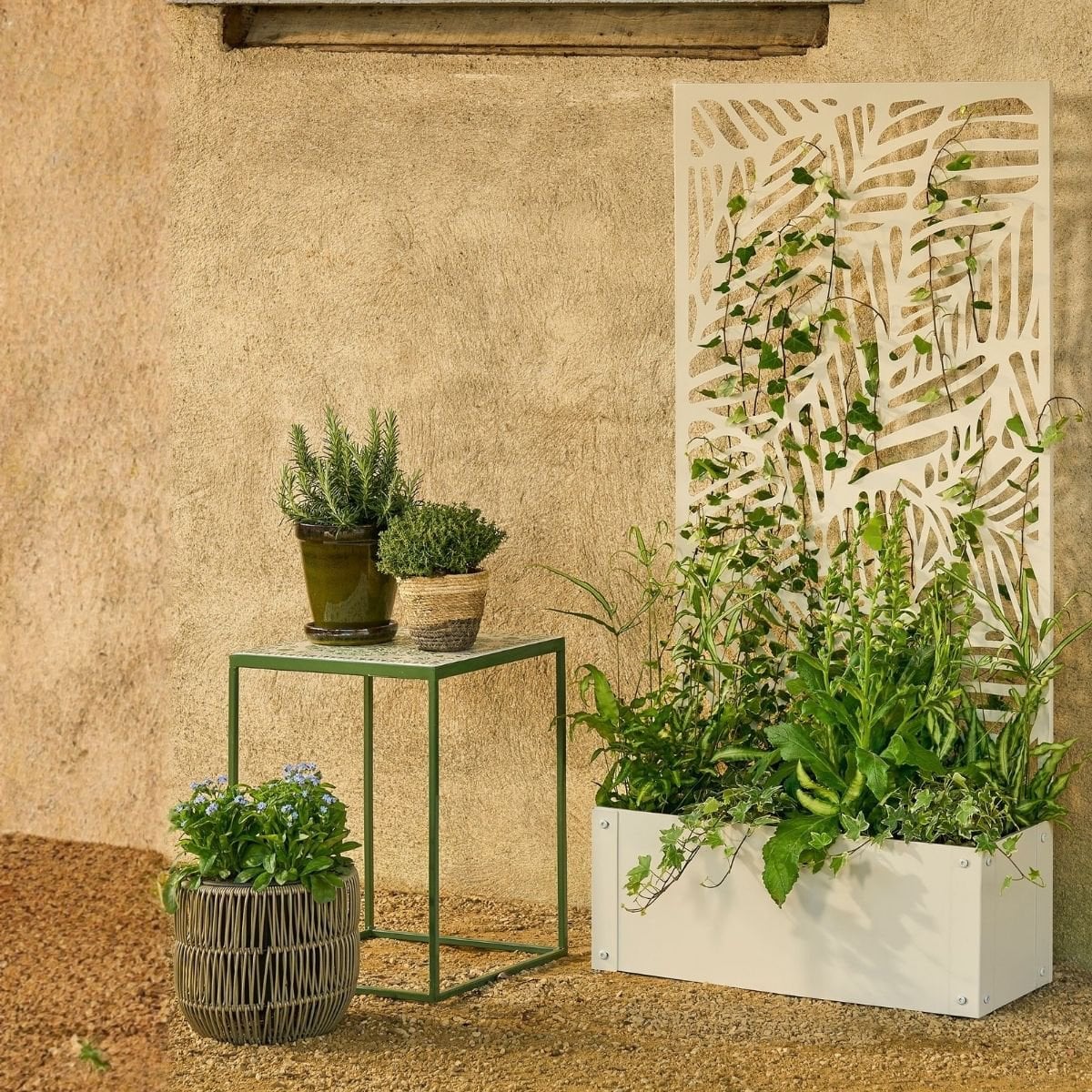 Sapri, offwhite plantenbak met bladmotief, 57,5 x 21 x 118 cm