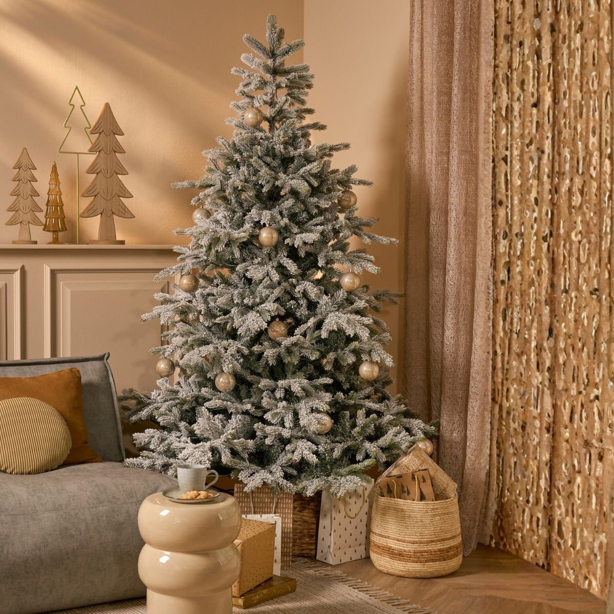 Kunstkerstboom Grimshaw, groen frosted, 215 cm, Ø 152 cm