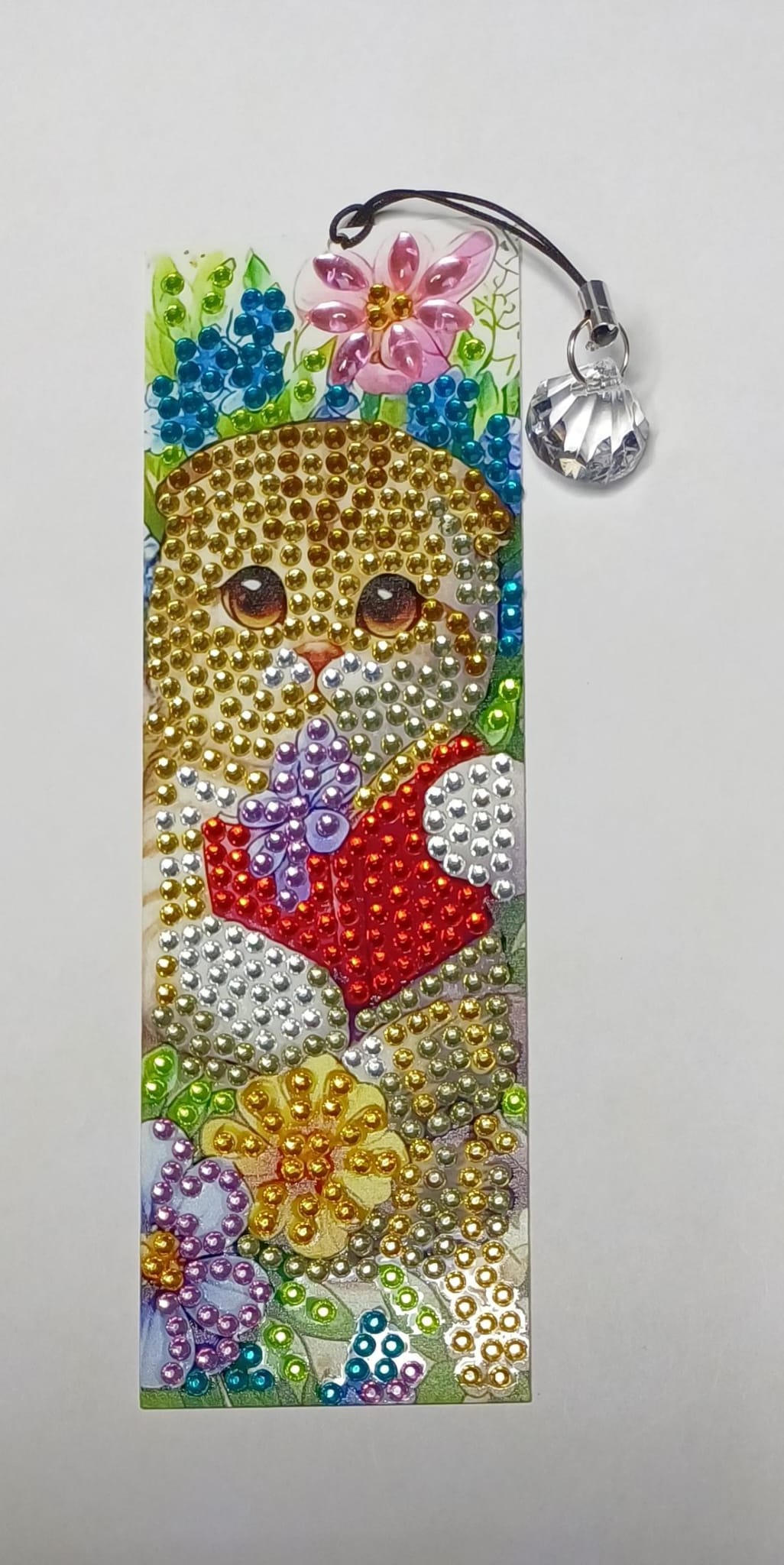 Katje met rood vestje en bloemen, boekenlegger 4,5 × 15 cm