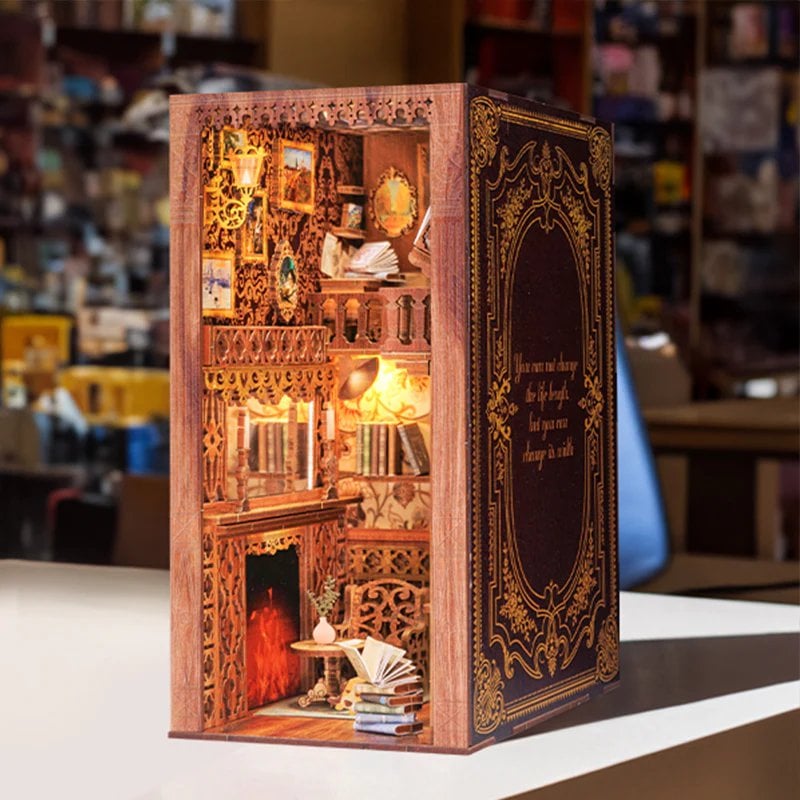 Eternal Bookstore book nook, 18 × 11 × 23 cm