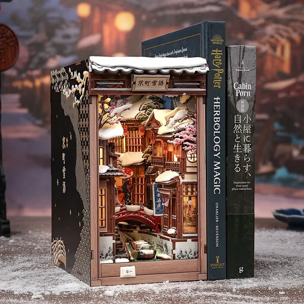 La Neige à Kyoto book nook, 19,5 × 12 × 22 cm