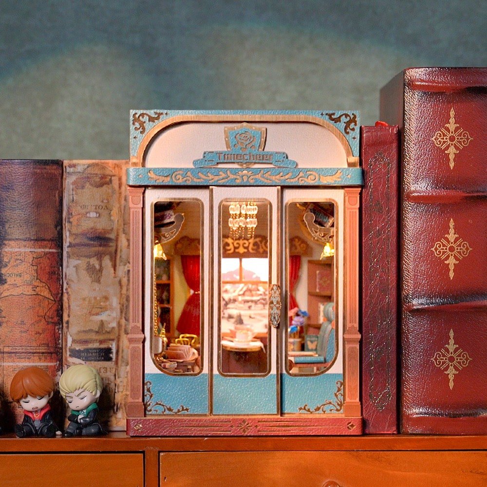 European Travels book nook, 15,8 × 22,4 × 22,5 cm