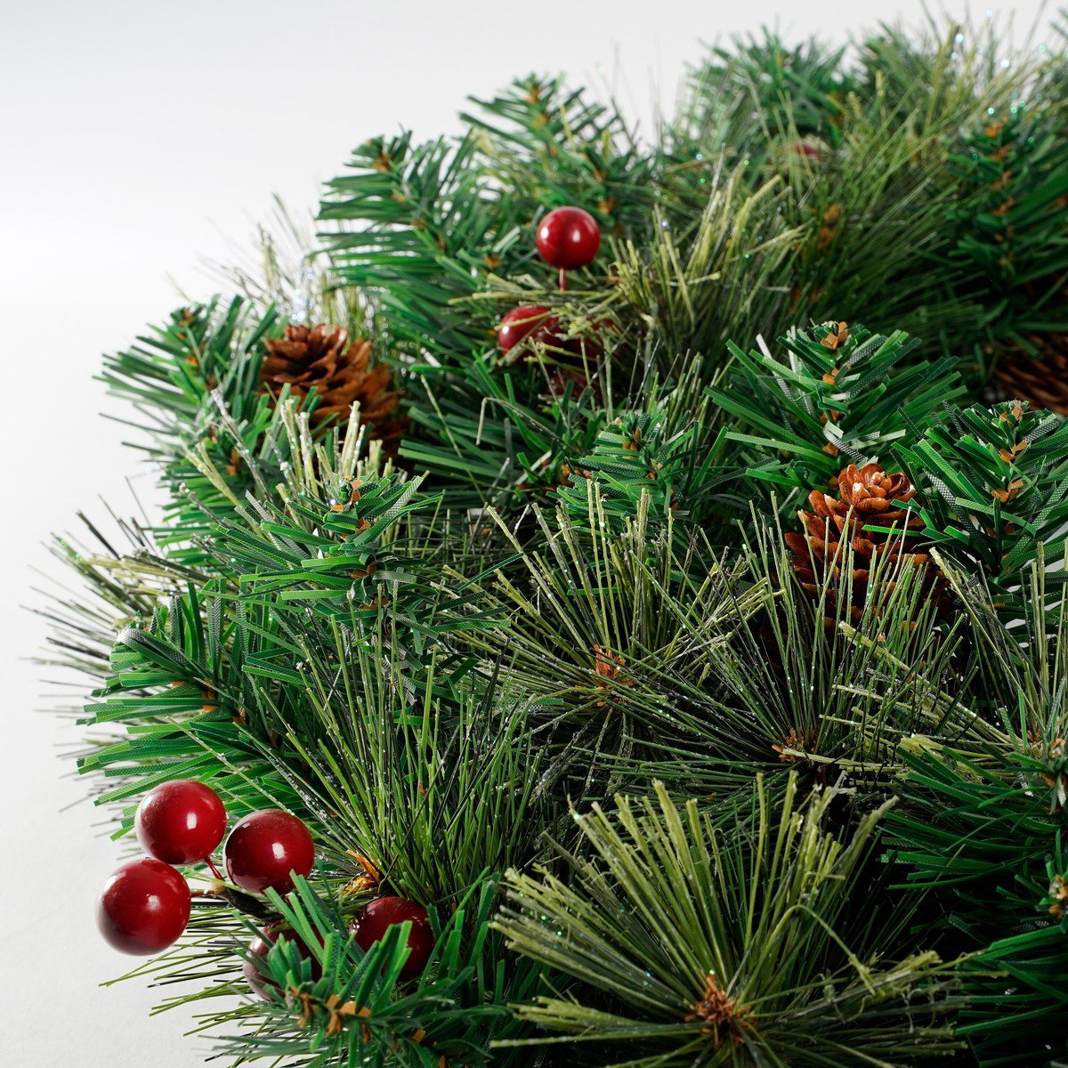 Warth kerstkrans met dennenappels en rode besjes, Ø 60 cm