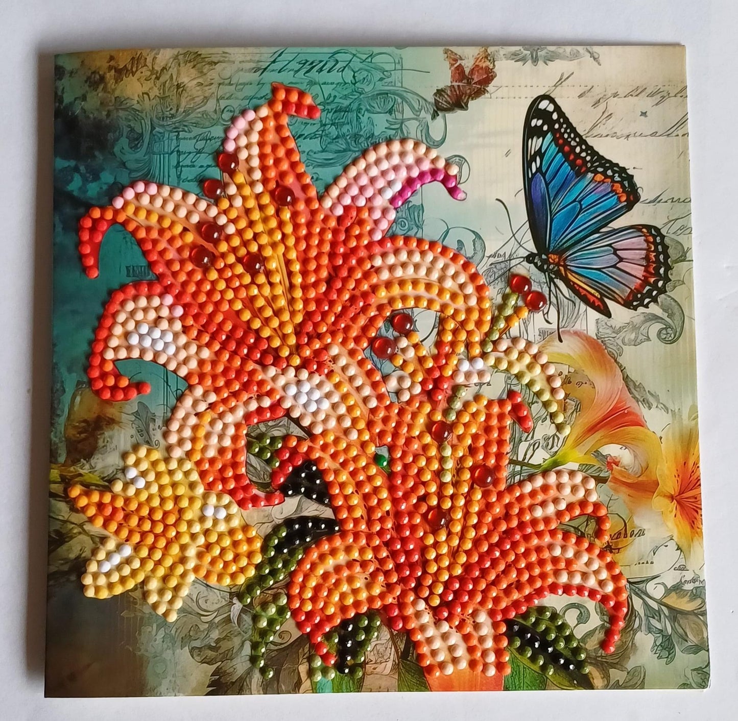 Lelies met vlinder, dubbele blanco kaart met envelop, 15 x 15 cm