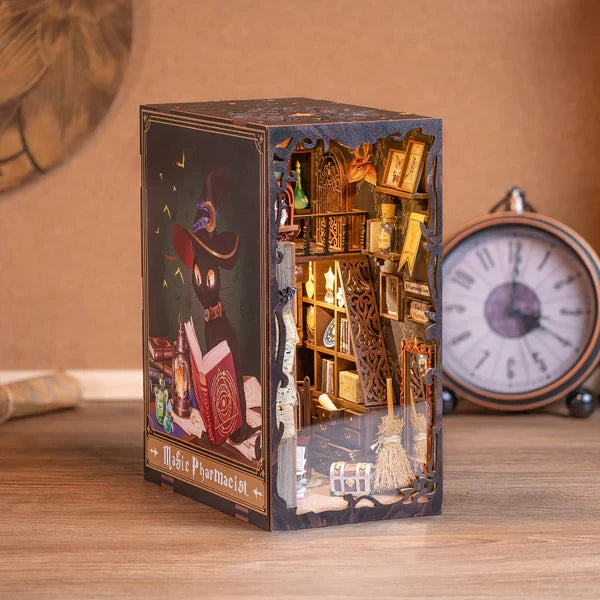 DIY book nook The Magic Pharmacist, 23 cm