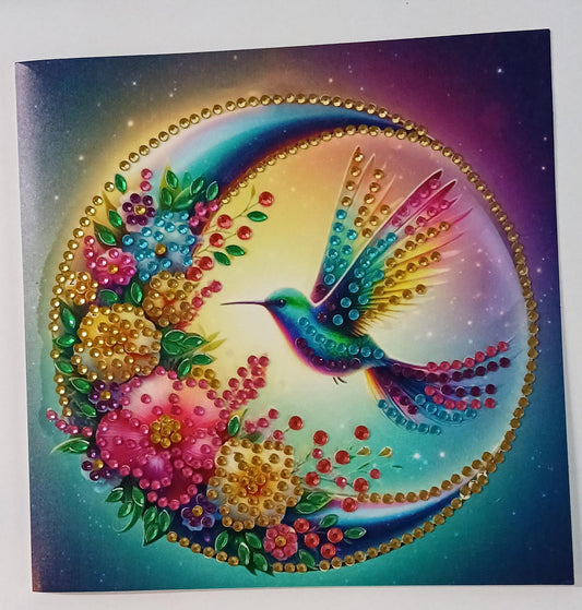 Kolibrie in bloemenkrans kaart, diamond painting voltooid, 15 x 15 cm