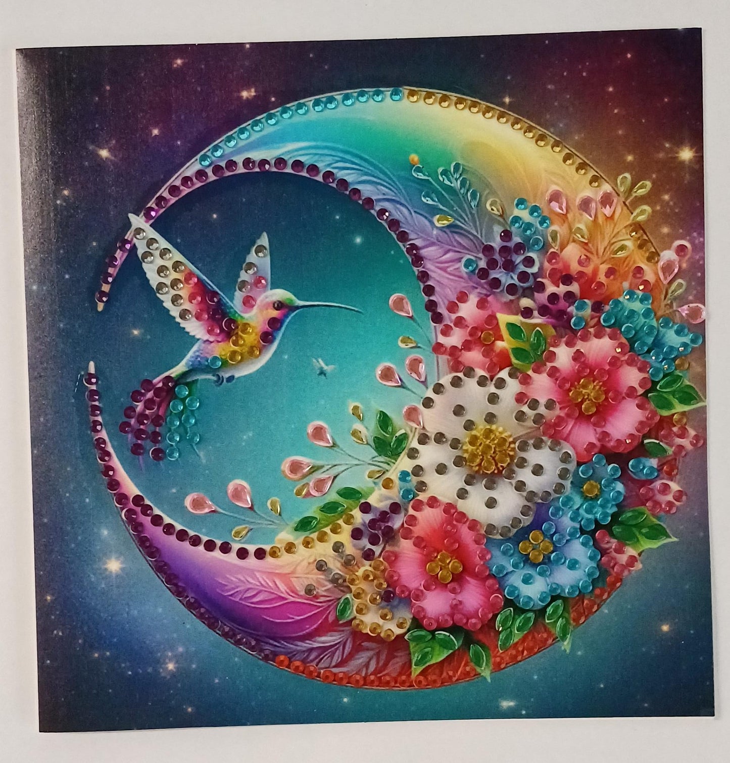 Kolibrie in bloemencirkel met maan kaart, diamond painting voltooid, 15 x 15 cm