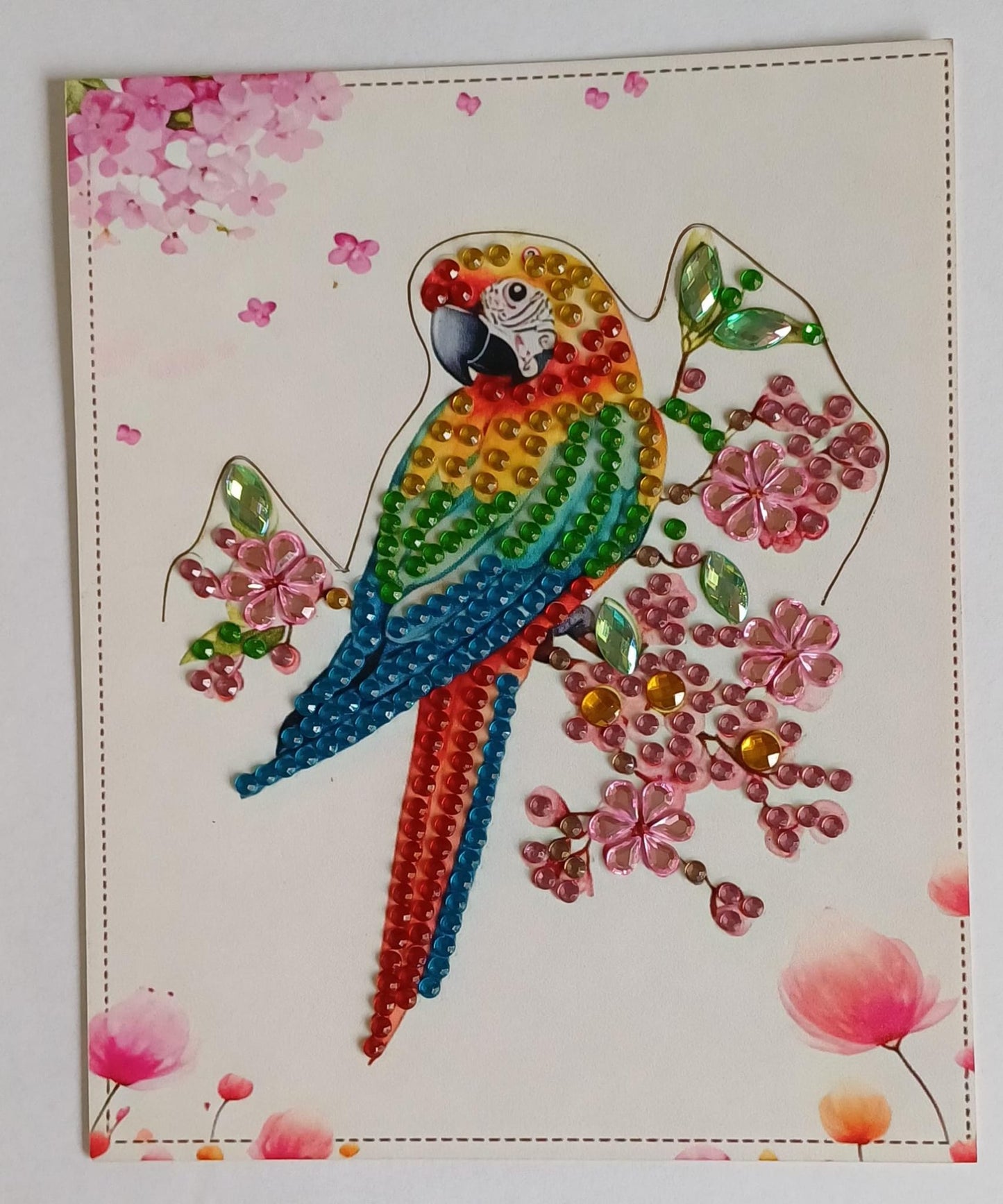 Papegaai op bloesemtak kaart, diamond painting voltooid, 11,5 x 14 cm