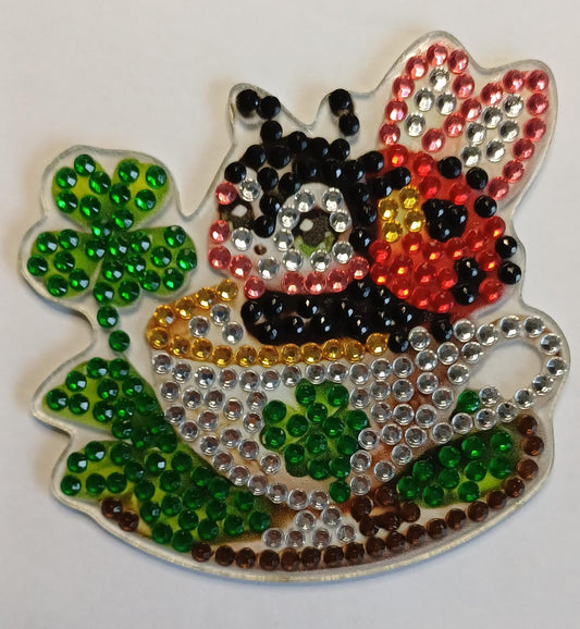 Lieveheersbeestje koelkastmagneet met strass steentjes en klavertje, 7,5 × 7,5 cm