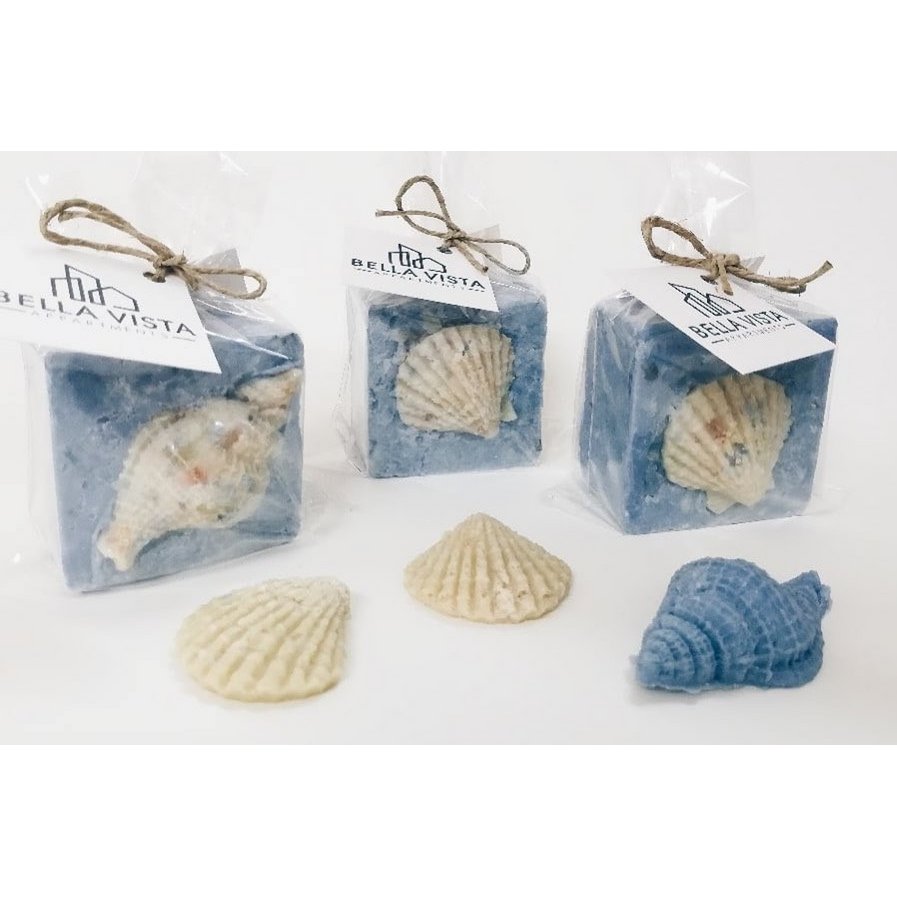 Marika olijfoliezeep wit blauw met schelp – decoratieve zeep