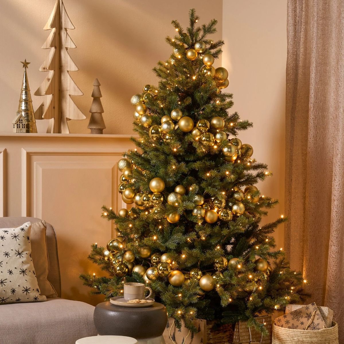 Clive kunstkerstboom met verlichting, 215 cm, Ø 142 cm