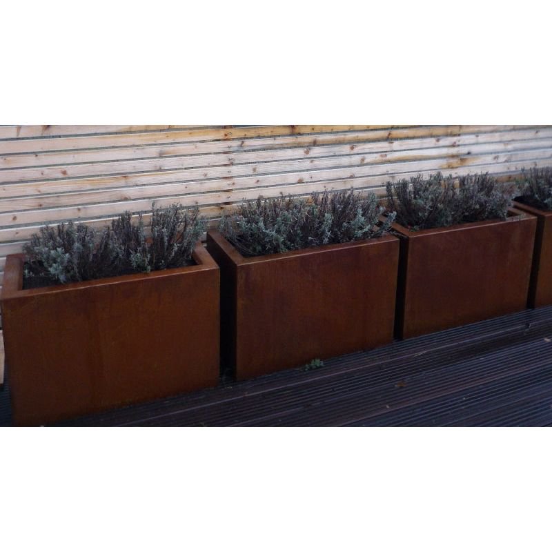 Plantenbak van roestpatina, 78 × 41 × 31 cm