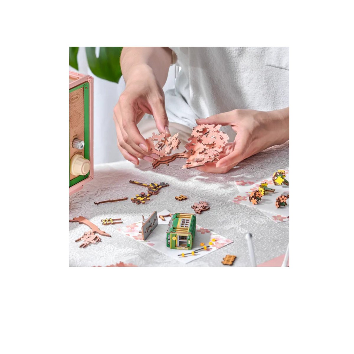 DIY 3D houten muziekdoos Sakura Dreamy Tour, 24,5 x 18,5 x 36,5 cm