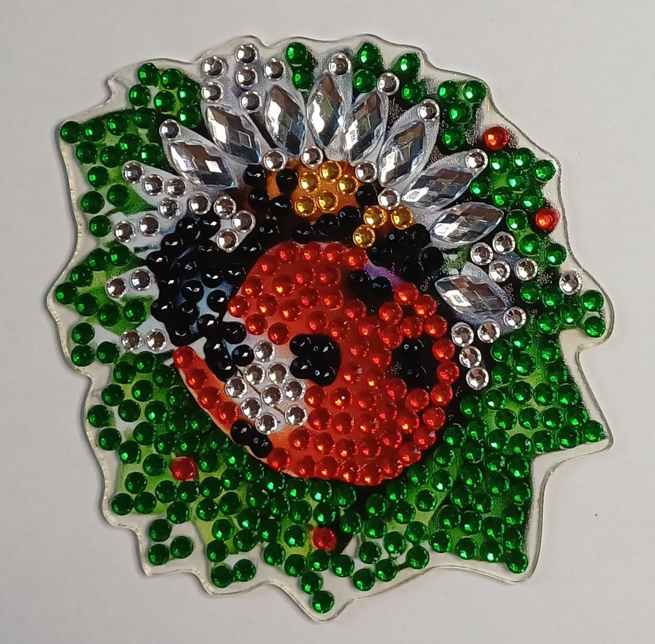 Lieveheersbeestje koelkastmagneet met strass steentjes, 8 × 7 cm