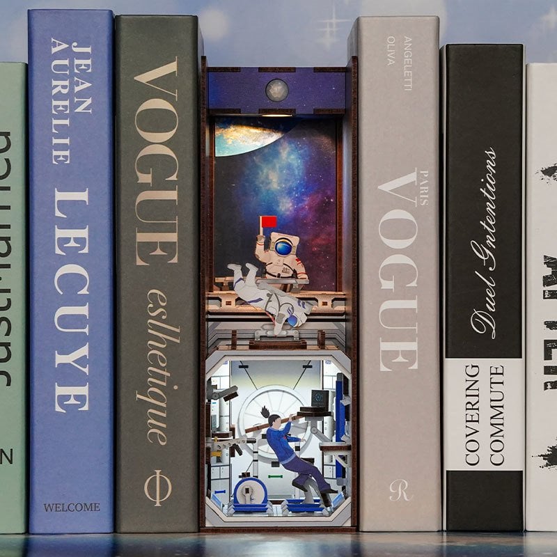 DIY book nook space station bookend, 24,5 cm