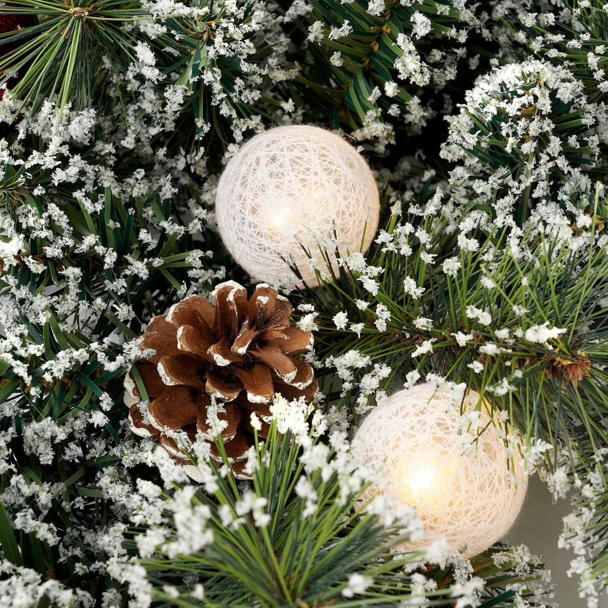 Kaprun stervormige kerstkrans met rijp-effect en verlichting, Ø 60 cm