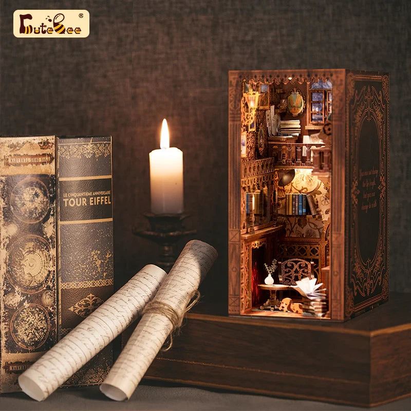 Eternal Bookstore book nook, 11 × 18 × 23 cm