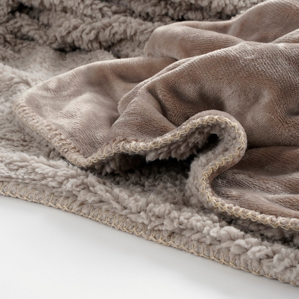 Mica Decorations Mardy Plaid – Fleece Beige (150 x 200 cm)