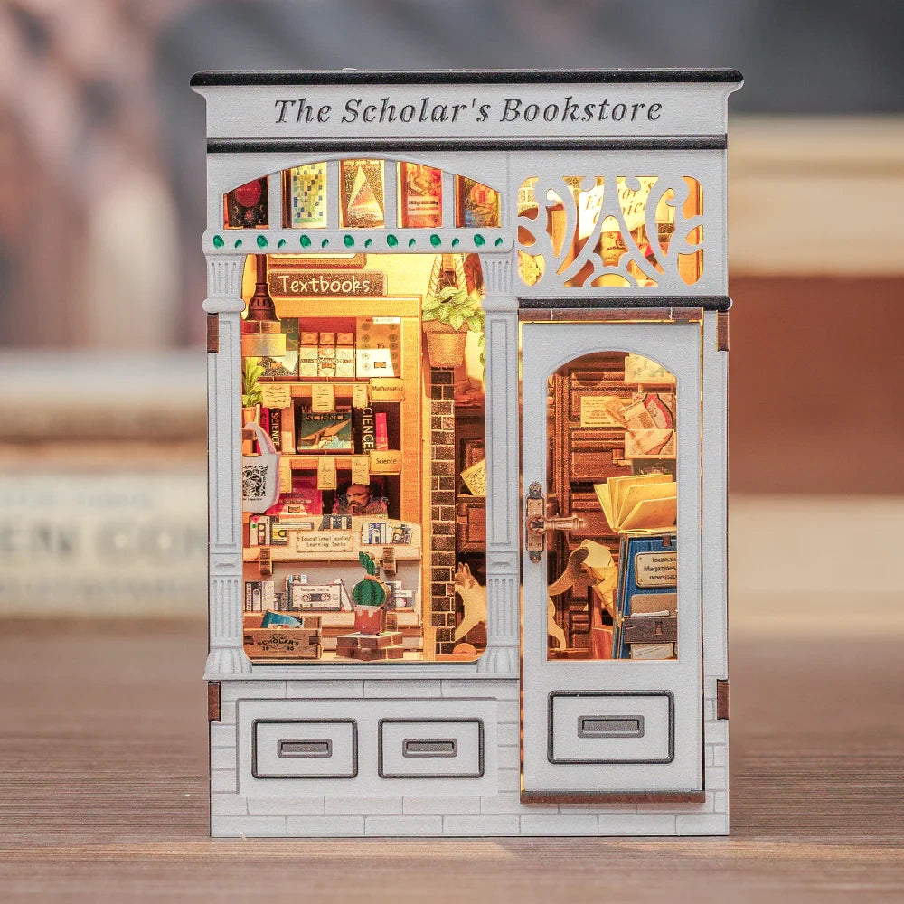 The Scholar's Bookstore book nook, 12,5 × 10 × 17 cm