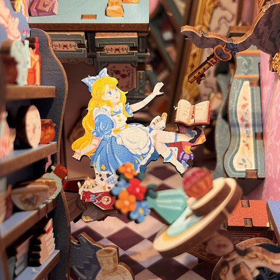 DIY book nook Alice in Wonderland bookend, 24,5 cm