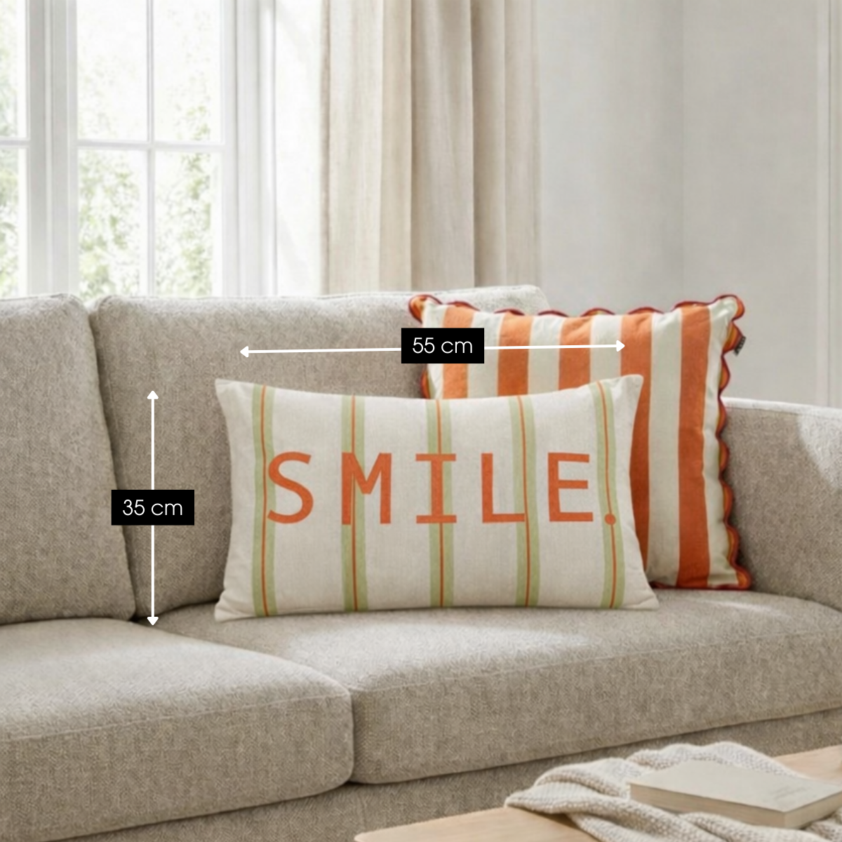 Sierkussen met tekst smile, 55 x 35 cm