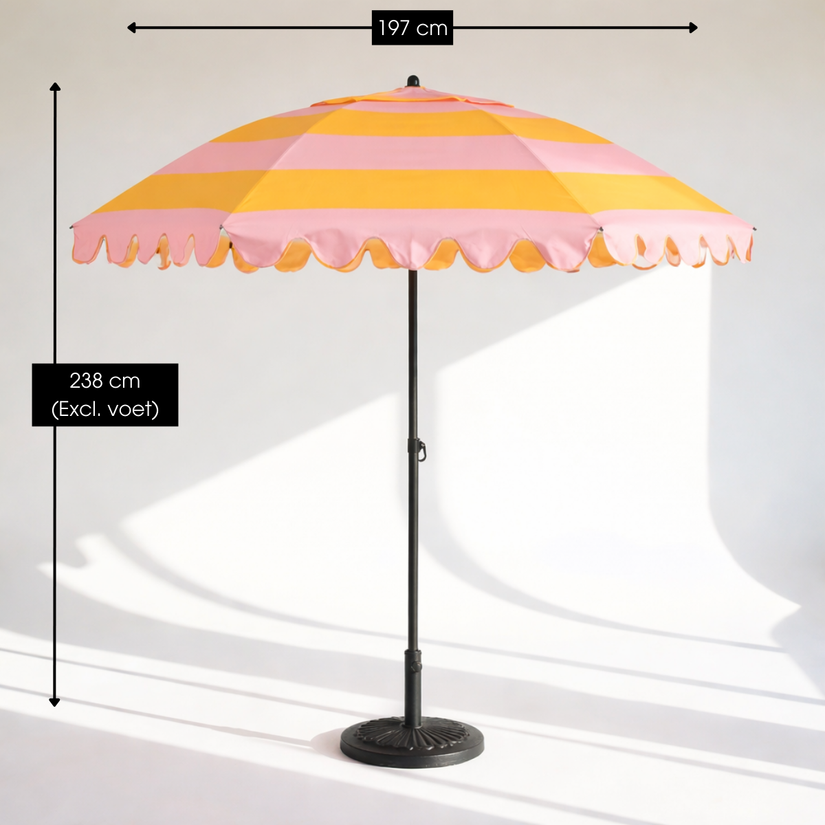 Geel-roze gestreepte parasol met ruches Ø195 cm