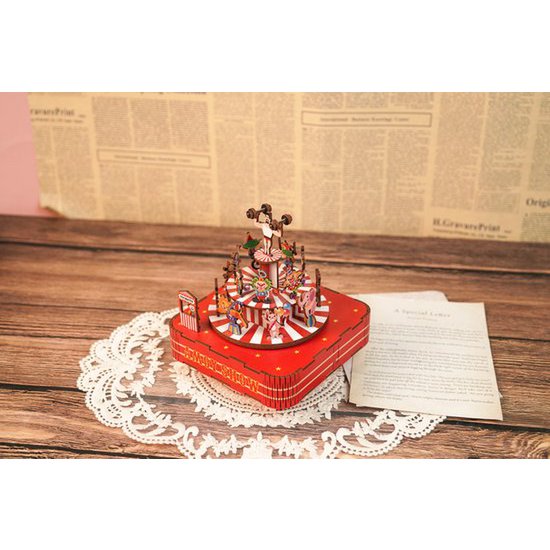 DIY 3D houten muziekdoos Circus Troupe, 14 x 14 x 16 cm