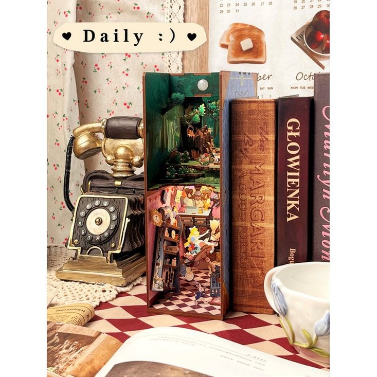 DIY book nook Alice in Wonderland bookend, 24,5 cm