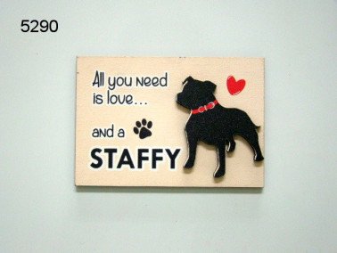 Staffy, all you need is love, houten magneet
