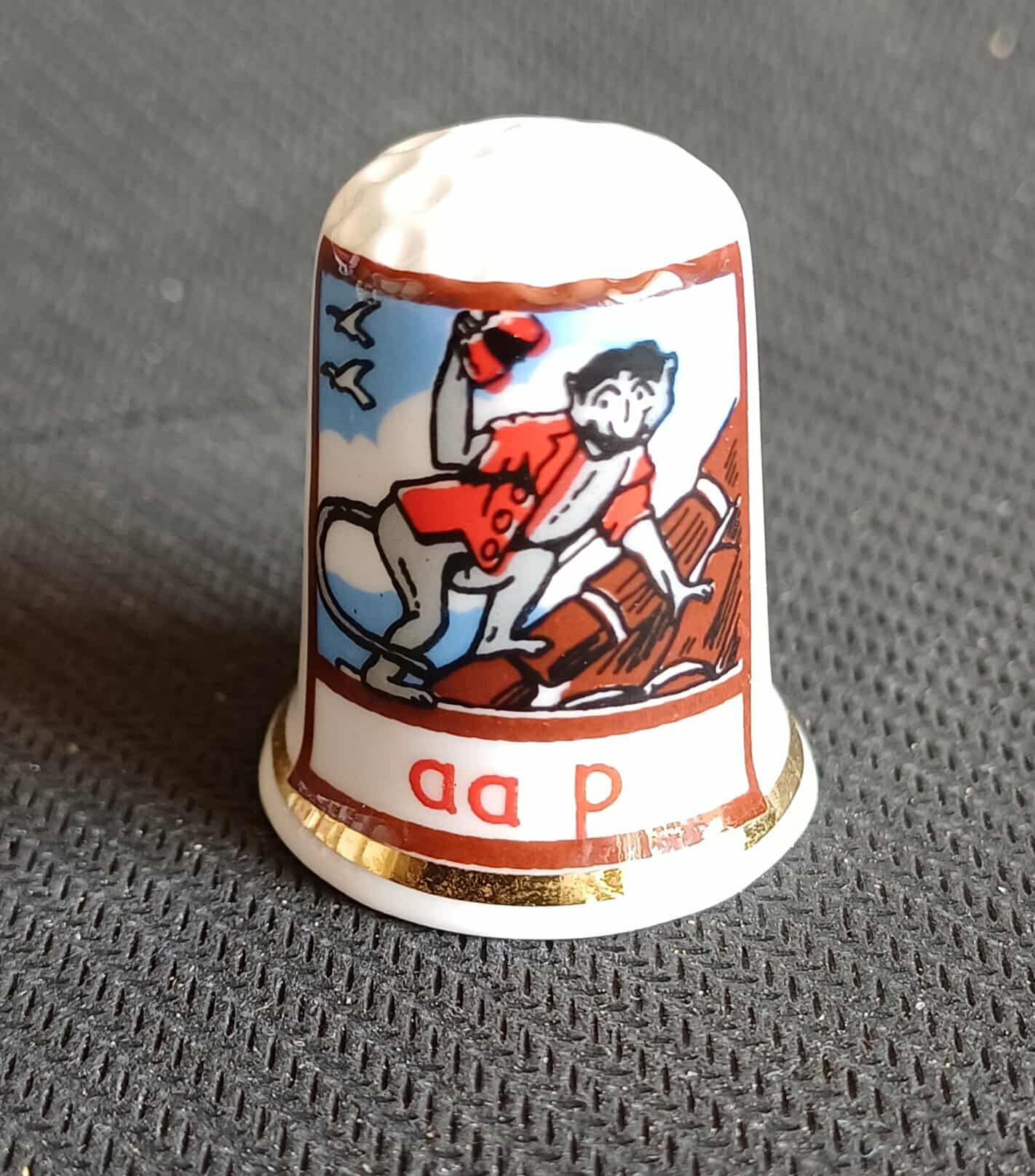 Aap, noot, Mies vingerhoedje. Per stuk.