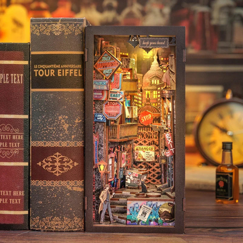The Long Goodbye book nook, 18 × 11 × 23 cm