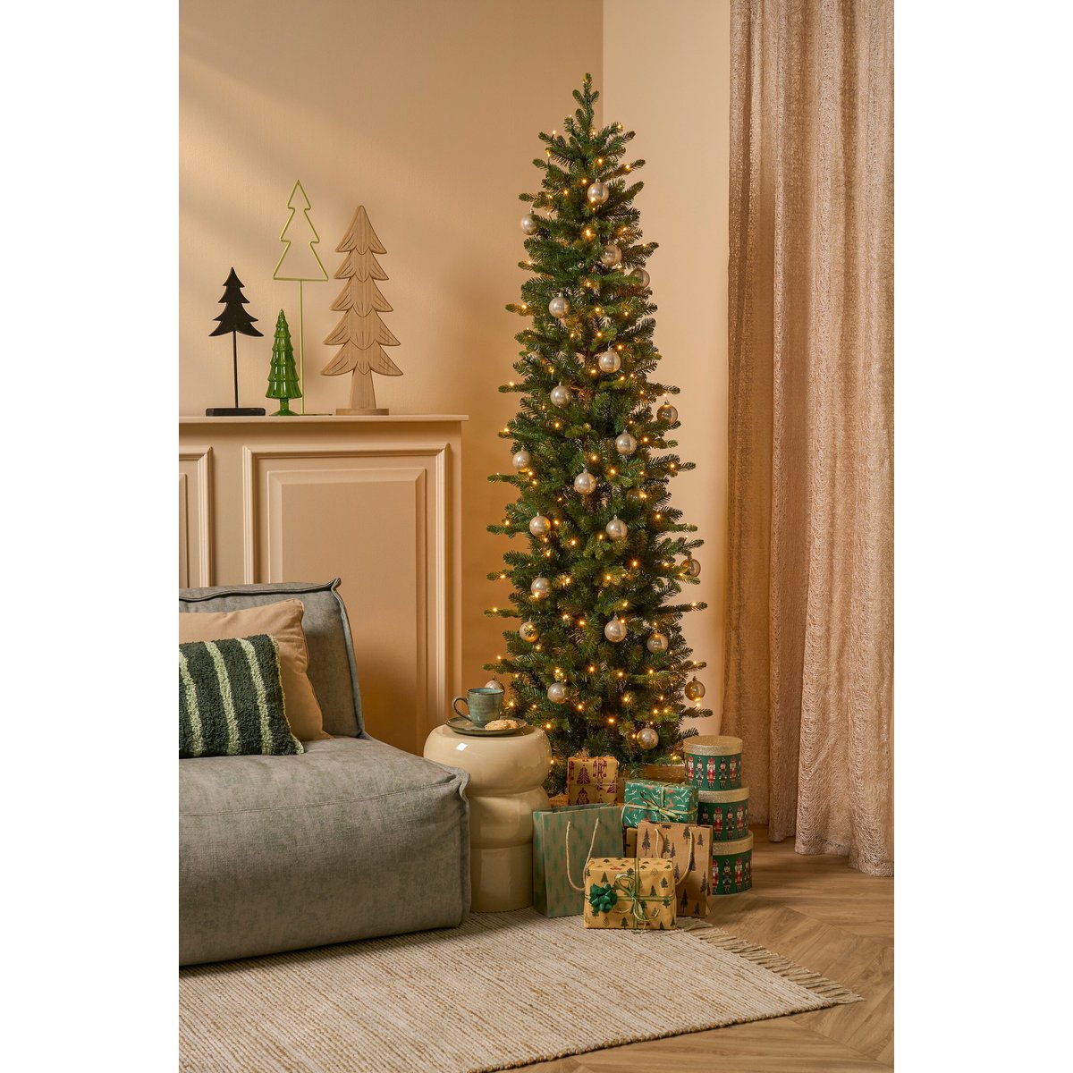Harma kunstkerstboom met verlichting, 215 cm, Ø 66 cm