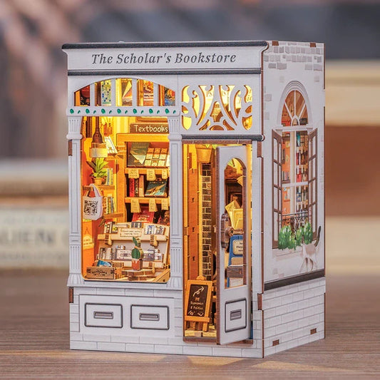 The Scholar's Bookstore book nook, 12,5 × 10 × 17 cm