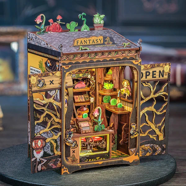 Fantasy Plant Shop book nook, 11,5 × 10 × 17 cm