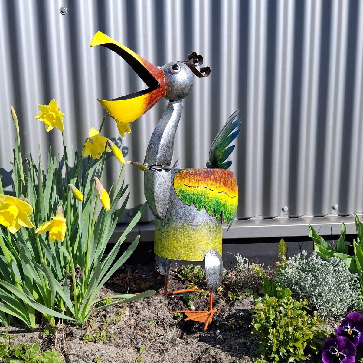 Pelicaan plantenbak metaal – decoratieve tuindecoratie met plantenhouder