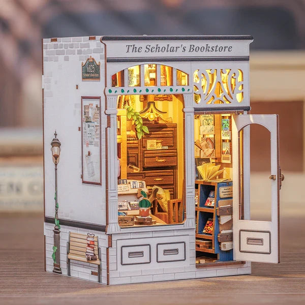 The Scholar's Bookstore book nook, 12,5 × 10 × 17 cm